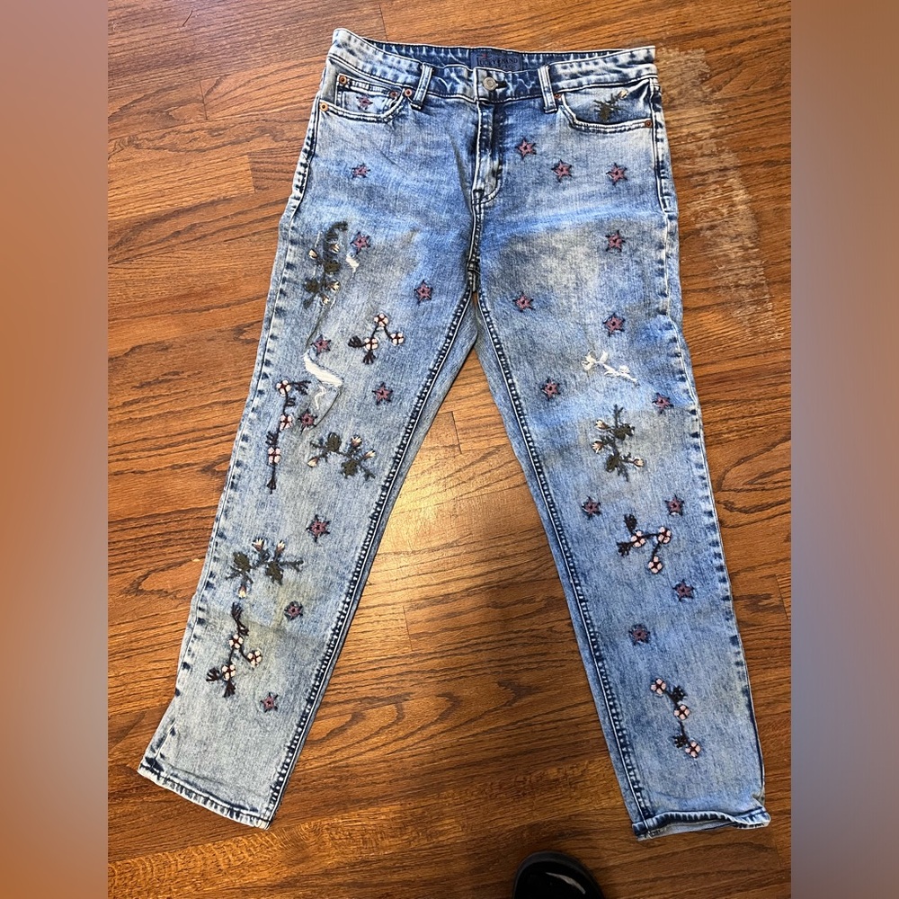 Lucky Brand embroidered Jeans 27